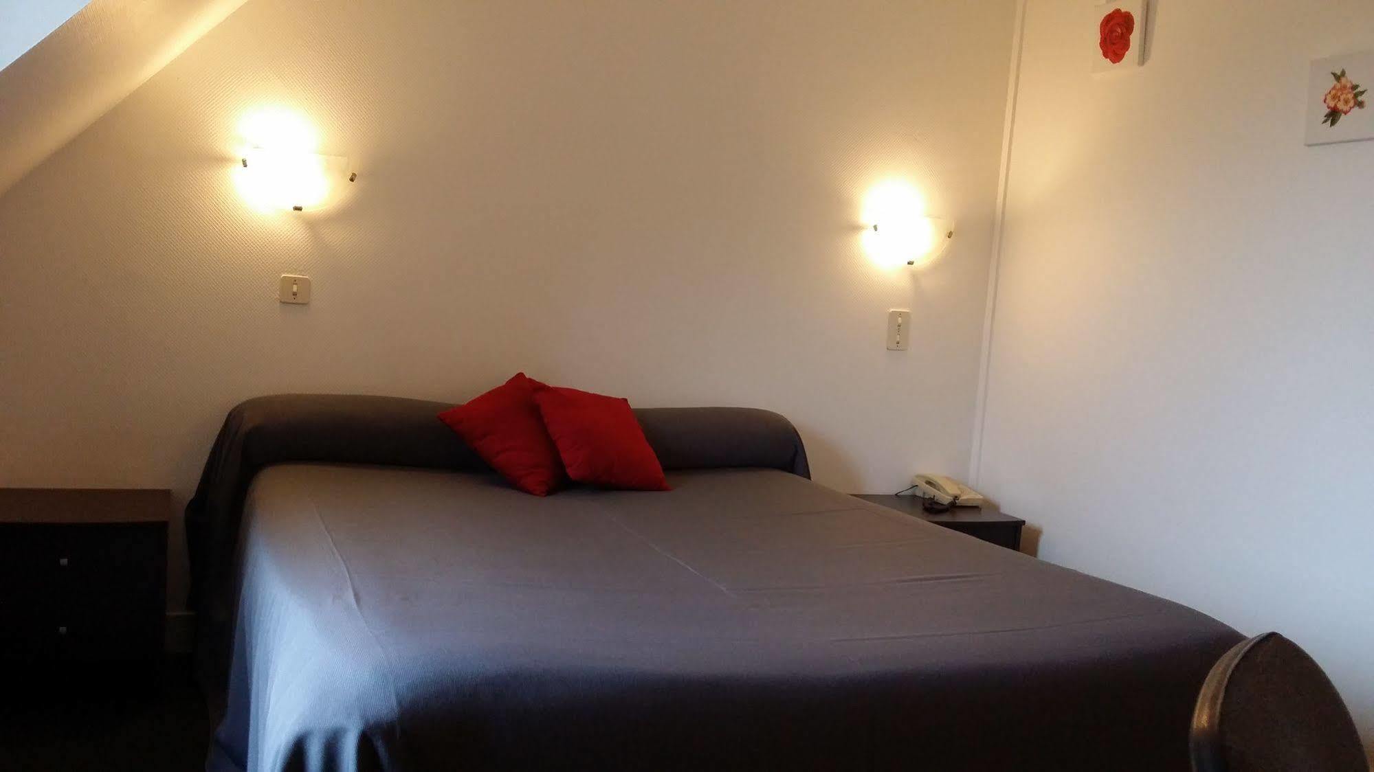 Hotel La Roche Du Marais Omonville-la-Petite Esterno foto